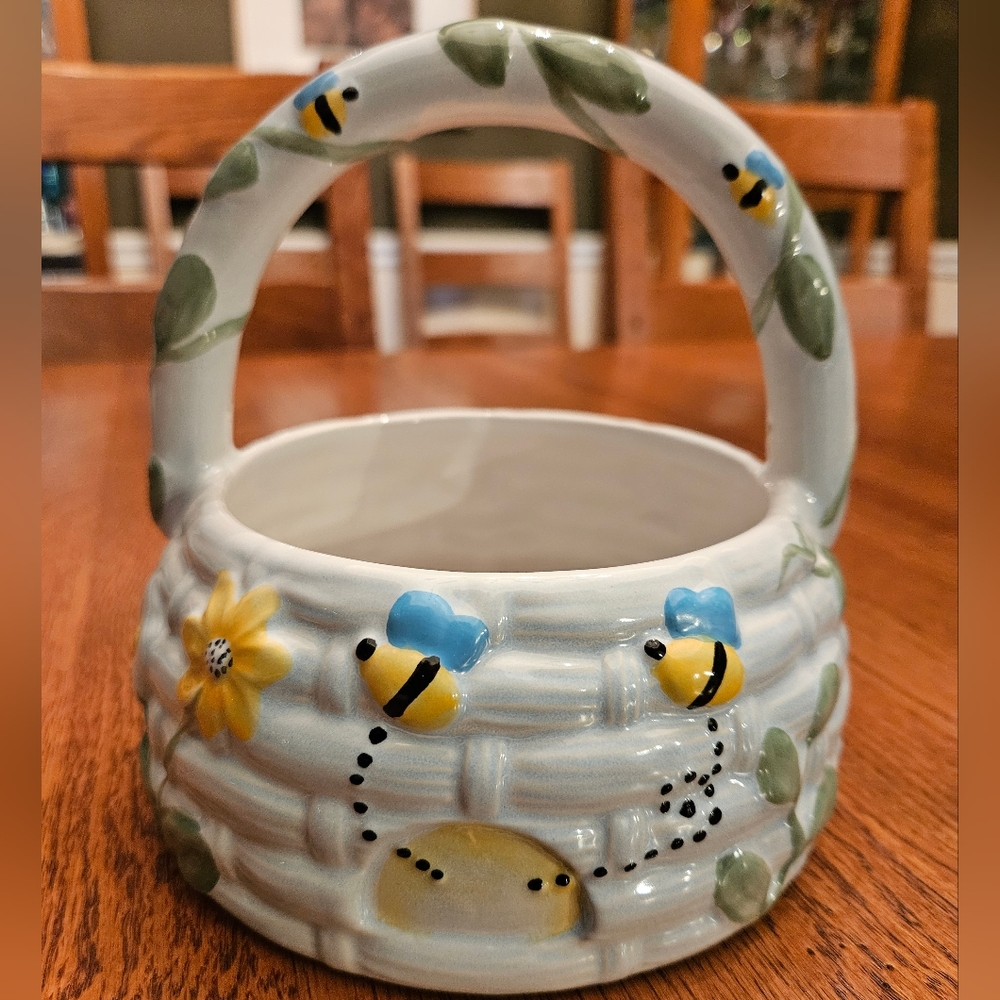 Penelopes Garden Design Coventry Stoneware Basket Bees Flowers Easter